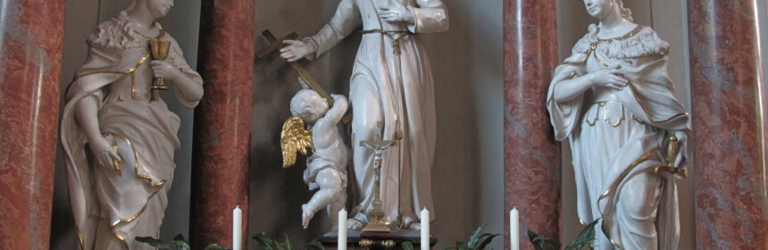 Seitenaltar in der Wallfahrtsbasilika mit dem Heiligen Franziskus